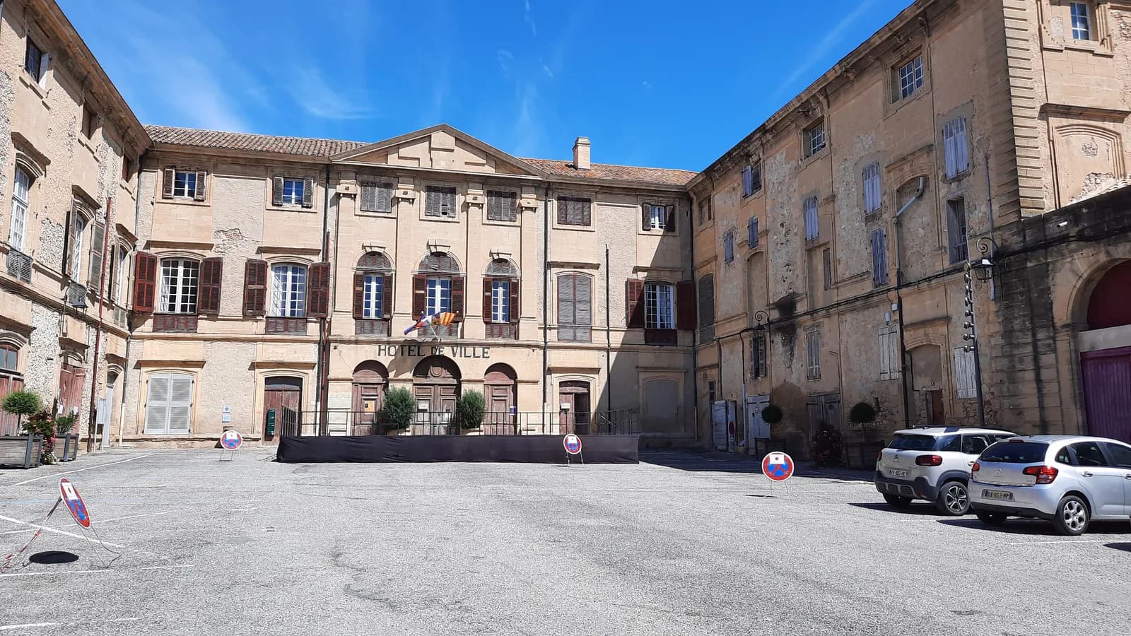 Vue de Peyrolles-en-Provence